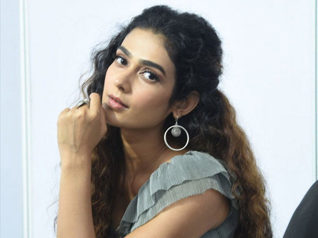 Aakanksha Singh Photos